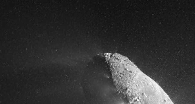Comet Pelted NASA Probe with Bits of Ice During Flyby